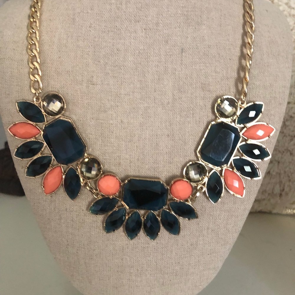Gorgeous stone statement necklace.
